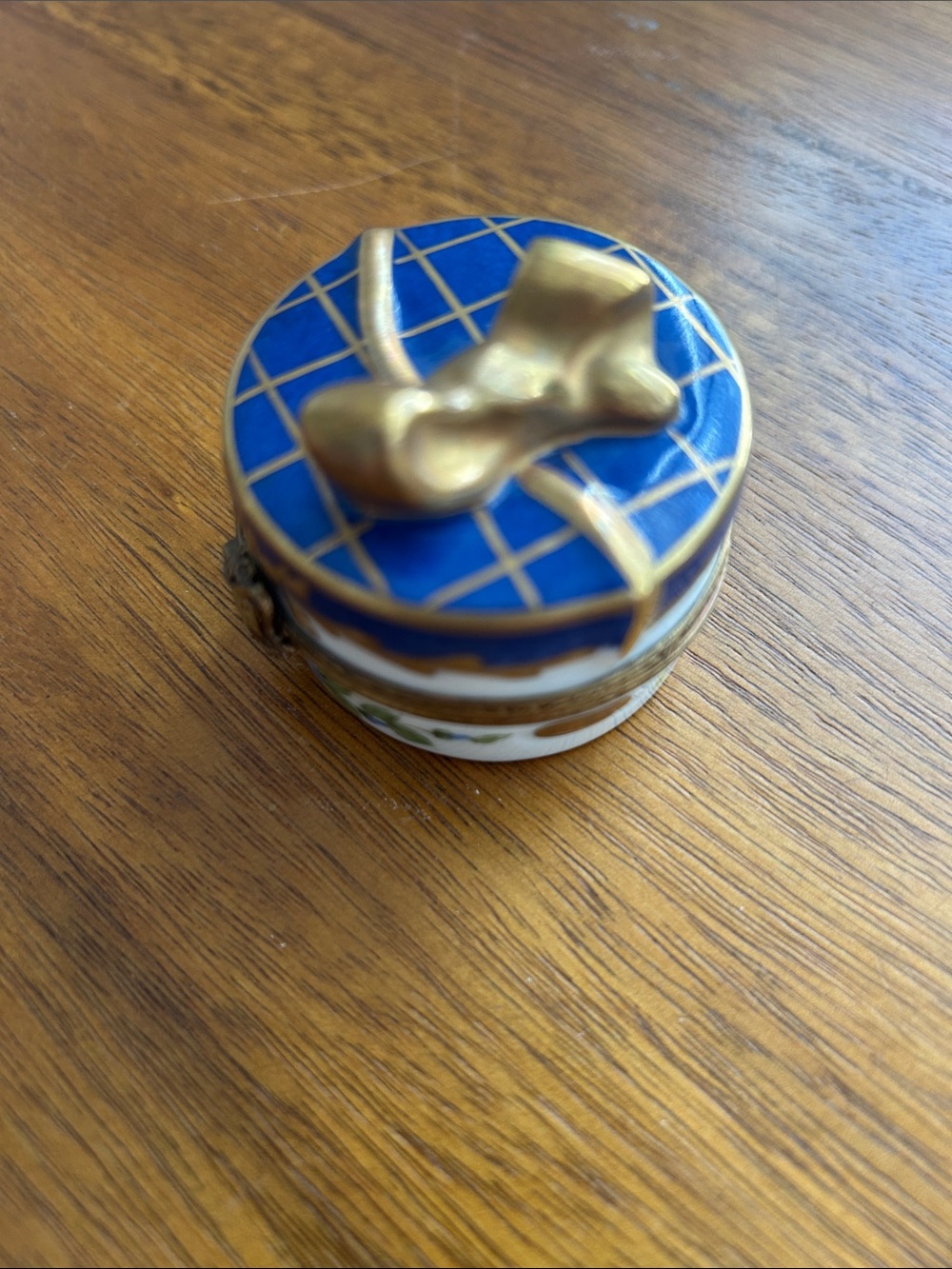 Limoges France Hand Painted Porcelain Trinket Box - Picture 3 of 7